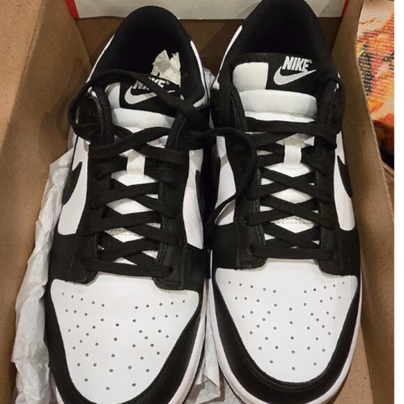 Nike Dunk Low Sneaker in White, Black, & White Used Size 8 Mens 6.5 Womens - Picture 6 of 8